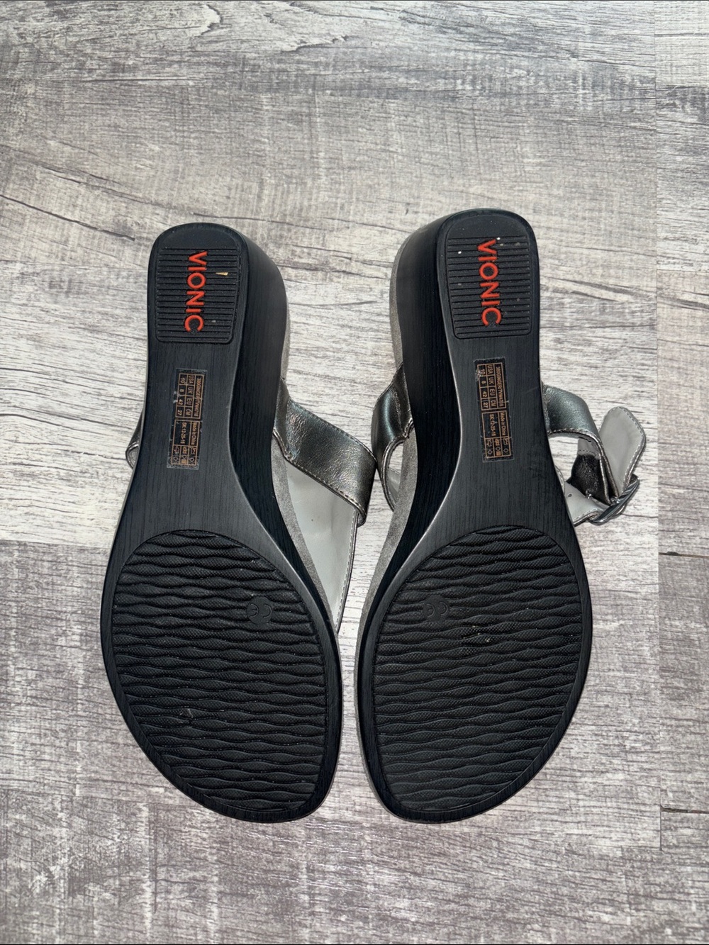Vionic Alanis Toe-Post Wedge - Picture 2 of 7